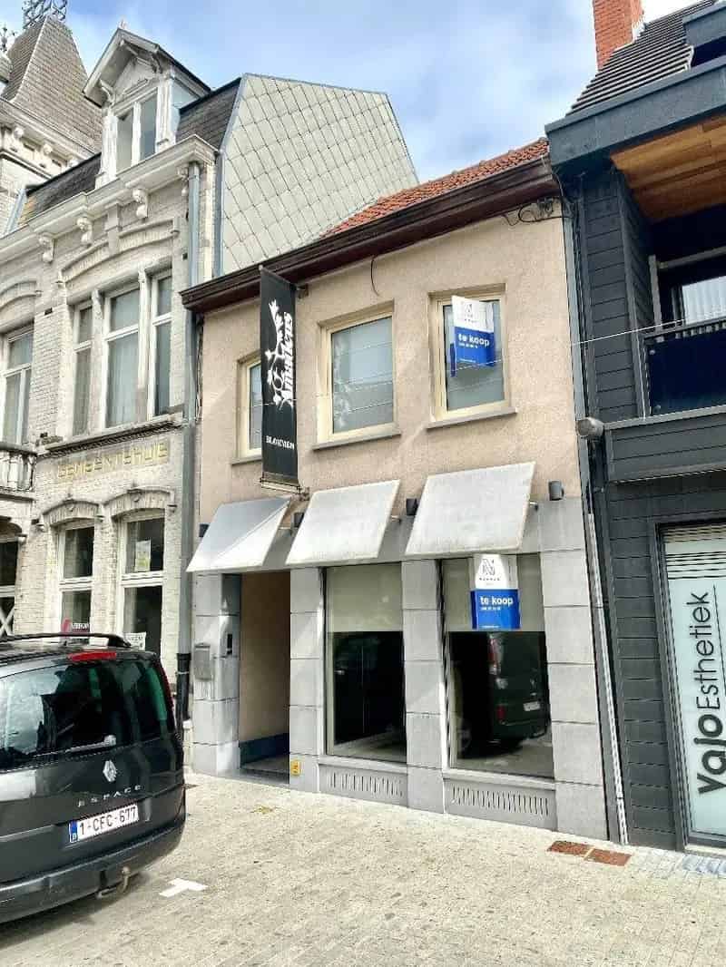 Centraal gelegen woonst met handelsruimte en tuin Kuurne