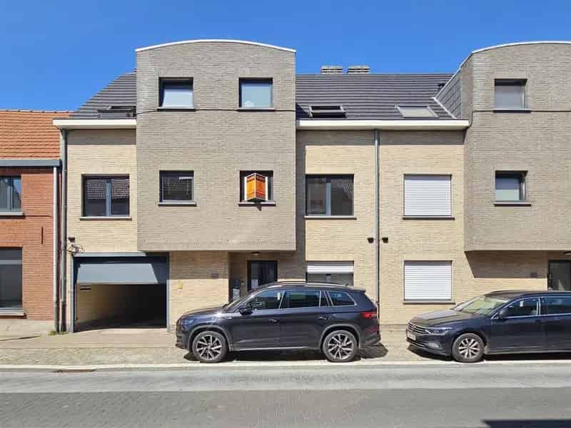 Appartement te huur Mariaburg-Ekeren met terras en garage