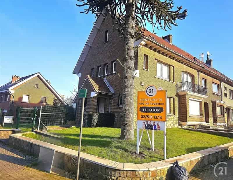 Huis te huur Groot Bijgaarden: Gerenoveerde villa met garage en zolder