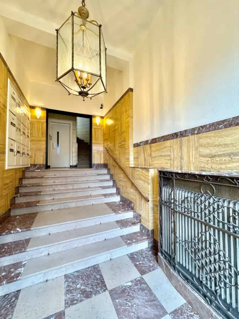 Appartement te koop Gent: Ruim 2 Slaapkamers Nabij Sint-Pietersstation