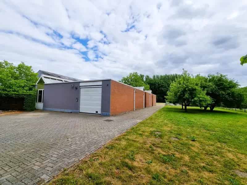 Kantoor te koop Westmeerbeek met magazijnruimte