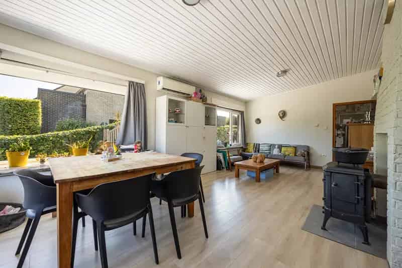 Instapklare Gelijkvloerse Woning 4 Slaapkamers Grote Tuin