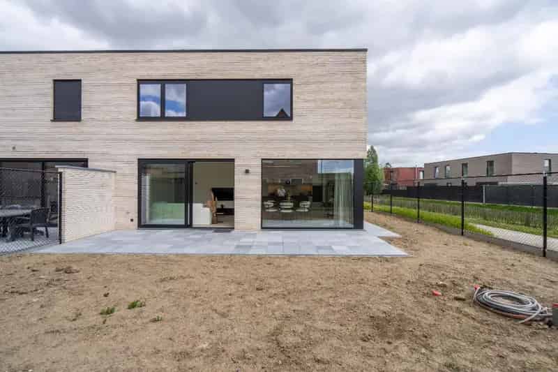 Instapklare Halfopen Woning Roeselare