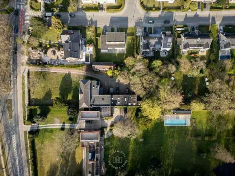 Neoclassicistisch Kantoorgebouw Gent 800m² Conciërgewoning Parkeergelegenheid