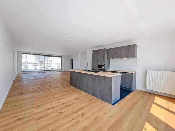 Penthouse te koop in Marcel Thiry met moderne afwerking en balkon