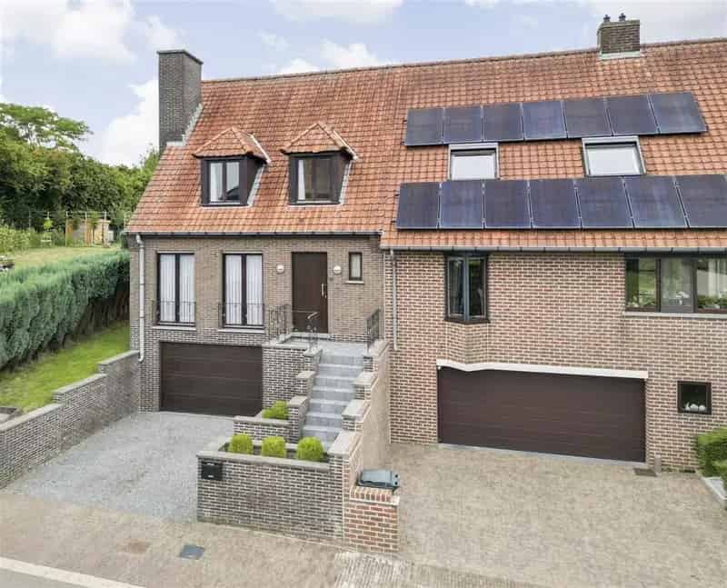Huis te koop Gijzelbrechtegem: Halfopen bebouwing met tuin en garage