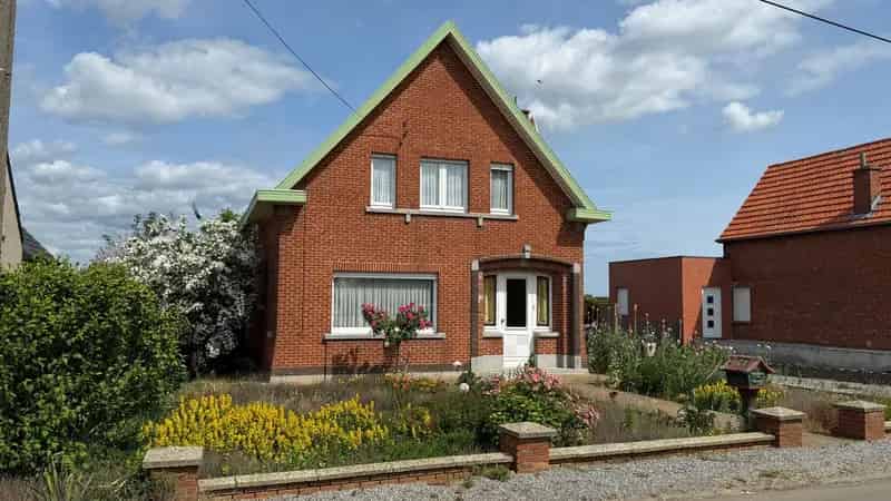 Charmante woning te renoveren veel potentieel