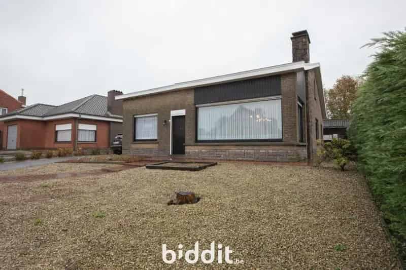 Ruime woning met tuin te koop