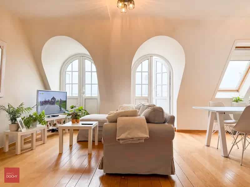 Duplex Appartement te Koop: 2 slaapkamers, 2 badkamers, terras