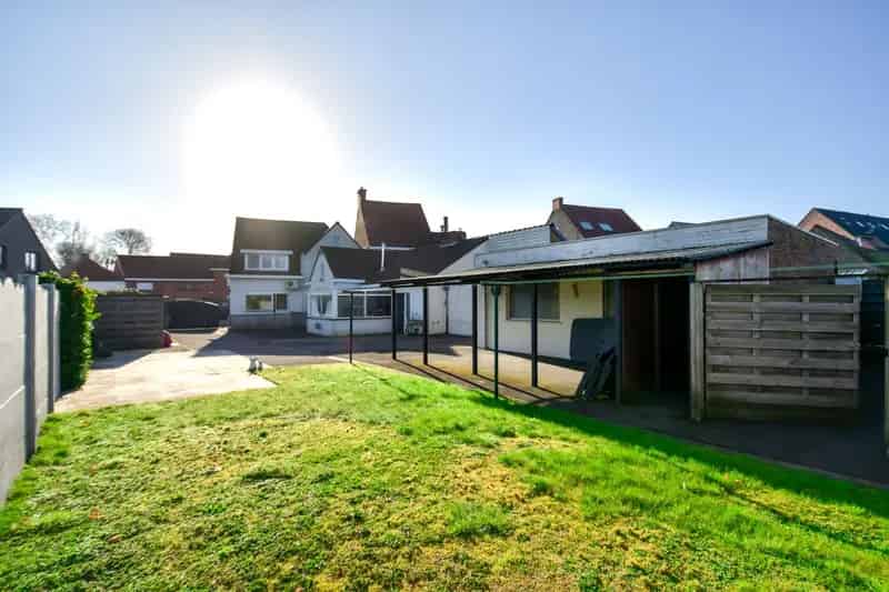 Handelspand 4 slaapkamers winkelruimte woning parking