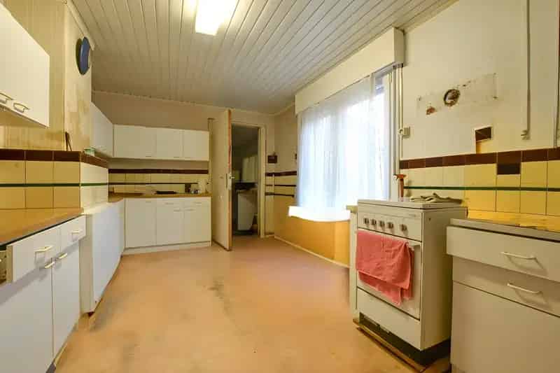 Te renoveren woning met 6 slaapkamers te Nieuwpoort