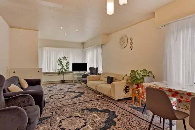 Goed onderhouden woning 3 slaapkamers 690m2