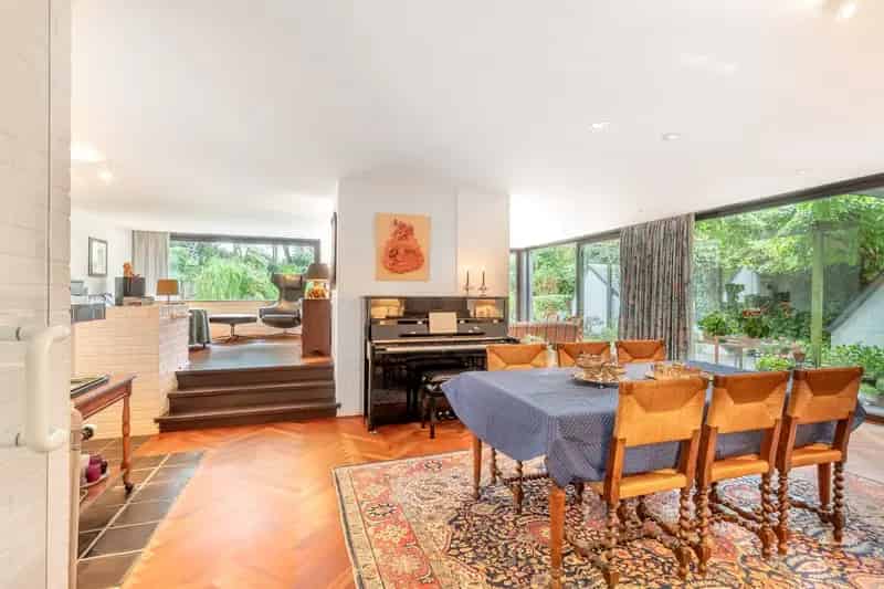 Residentieel gelegen villa met prachtige tuin