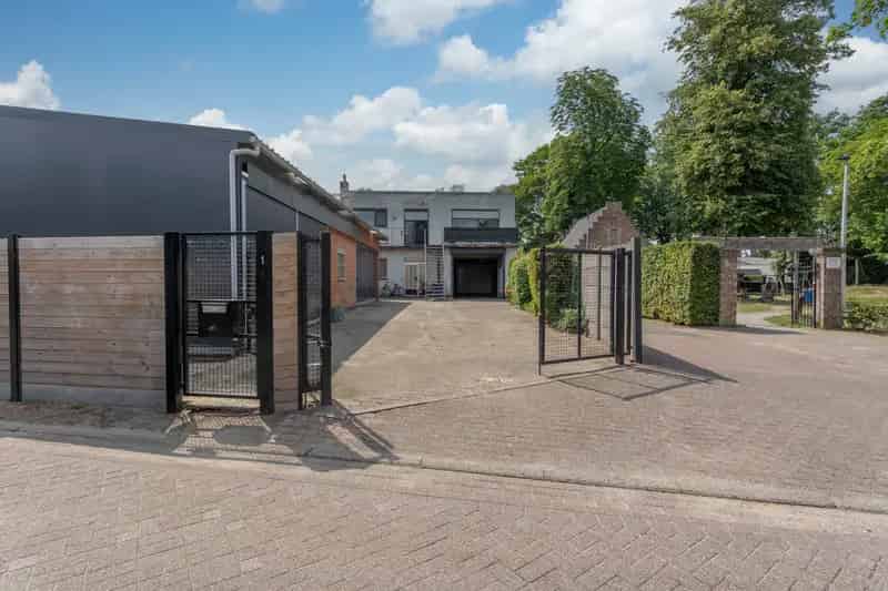 Appartement en Magazijn te Essen - Penthouse Potentieel