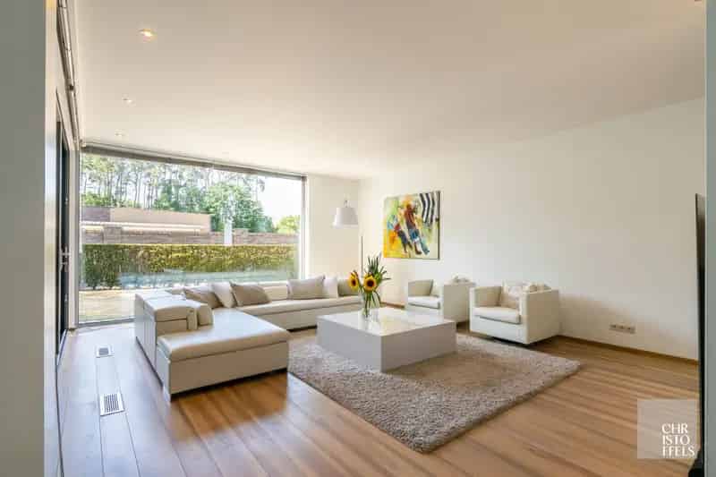 Moderne Villa in Residentiële Omgeving