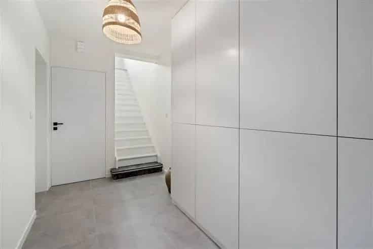 Huis Te Koop 3 slaapkamers 2 badkamers Garage 756m²