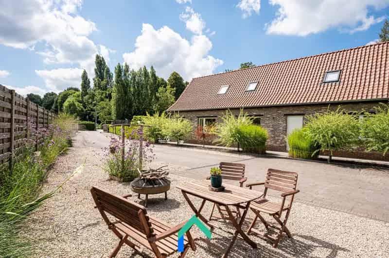 Gericht gerenoveerde hoeve te Landegem