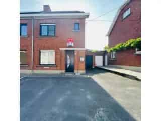 Huis te koop Roeselare - Ruime woning met garage en tuin