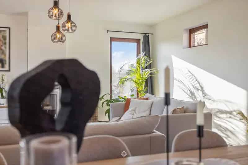 Huis te Koop Flobecq: Ruime Hoeve met Schuur en Panoramisch Uitzicht