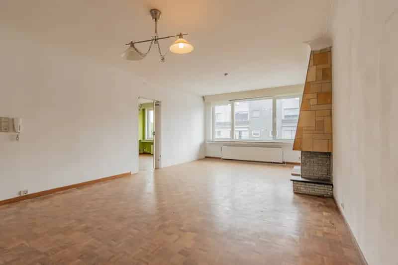 Ruim appartement te Wilrijk met terras en garage