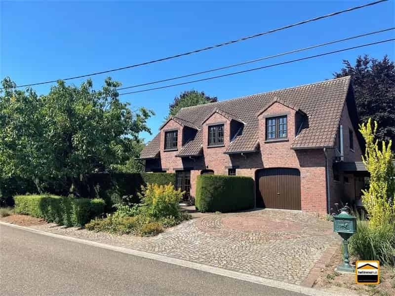 Villa te koop Alken - Ruime woning met bouwgrond