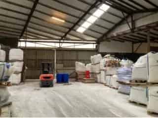 Handelspand te huur Sint Niklaas 2100m² magazijn