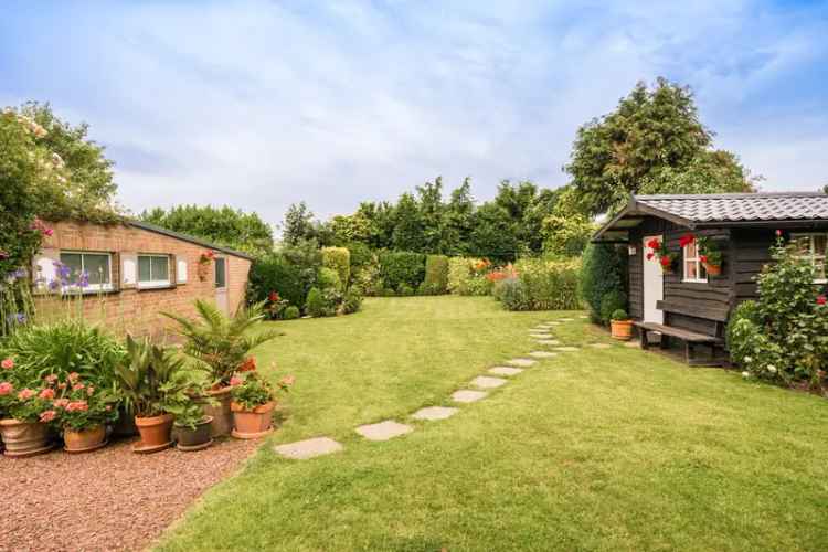 Huis te koop bungalow in Maldegem met 2 slaapkamers en tuin