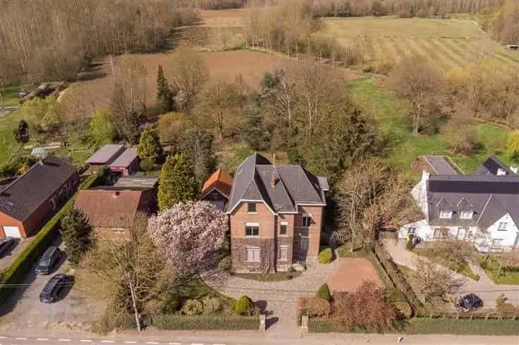 Herenhuis Te Koop: Franse Manoirstijl, Veel Potentieel