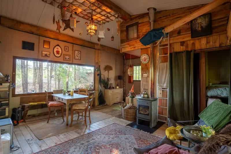 Recreatiechalet in de natuur: Zelfvoorzienend en comfortabel