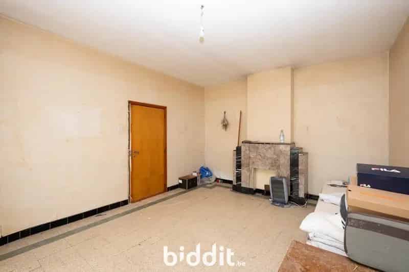 Ruime Pand te renoveren Heusden-Zolder Commercieel Perceel 11a 48ca