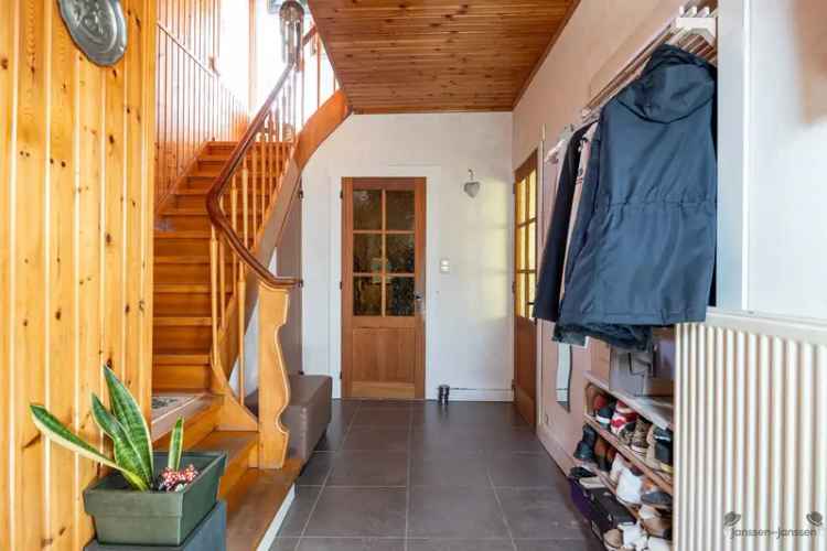 Ruime woning met bijgebouw 497m2 perceel