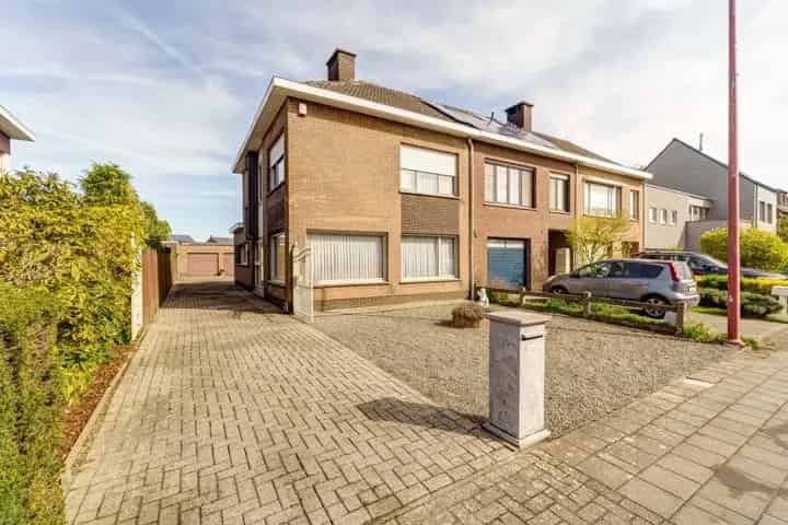 Gezinswoning Lint 3 slaapkamers Veranda Zolder Magazijn