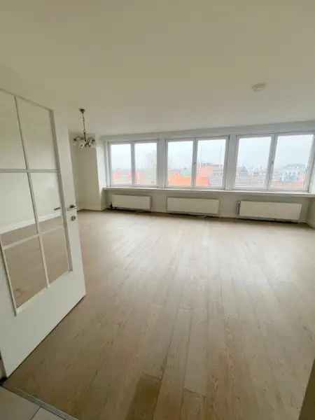 Te koop appartement in Sint-Niklaas met vrij en licht interieur