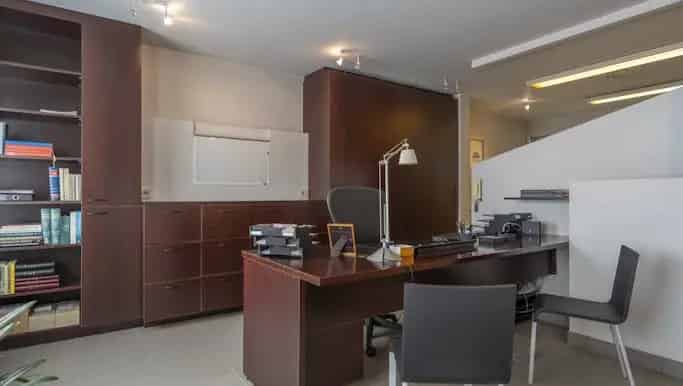 Kantoor met woning te koop in Waarschoot