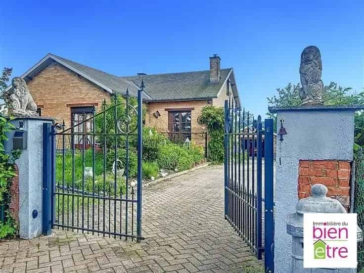 Huis Te Koop: Karaktervolle Villa met 3 slaapkamers en Zonnepanelen