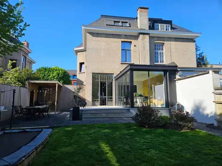 Herenhuis te Koop Lier - Gerenoveerd met 4 slaapkamers en tuin