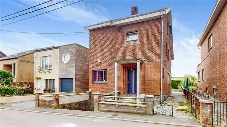 Huis te Koop Ransart: 3 Slaapkamers, Garage, Tuin