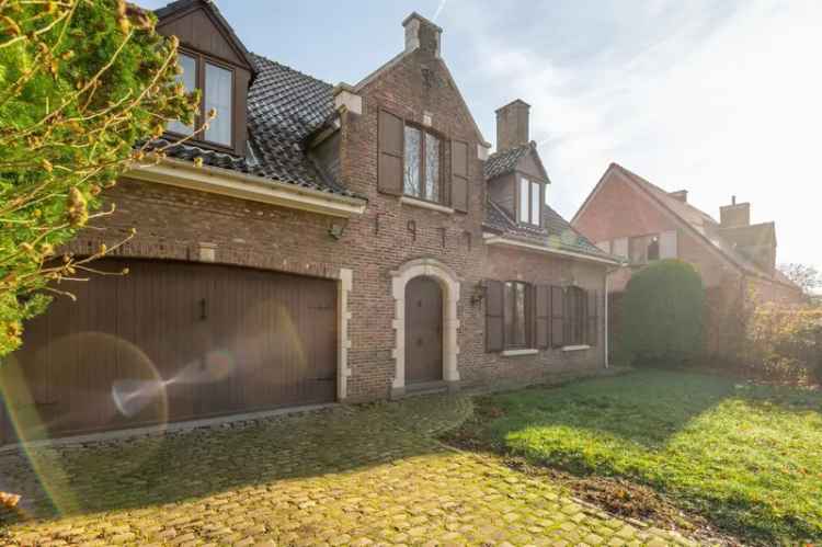 Ruime villa (336m²) dat tal van mogelijkheden biedt te Wommelgem!