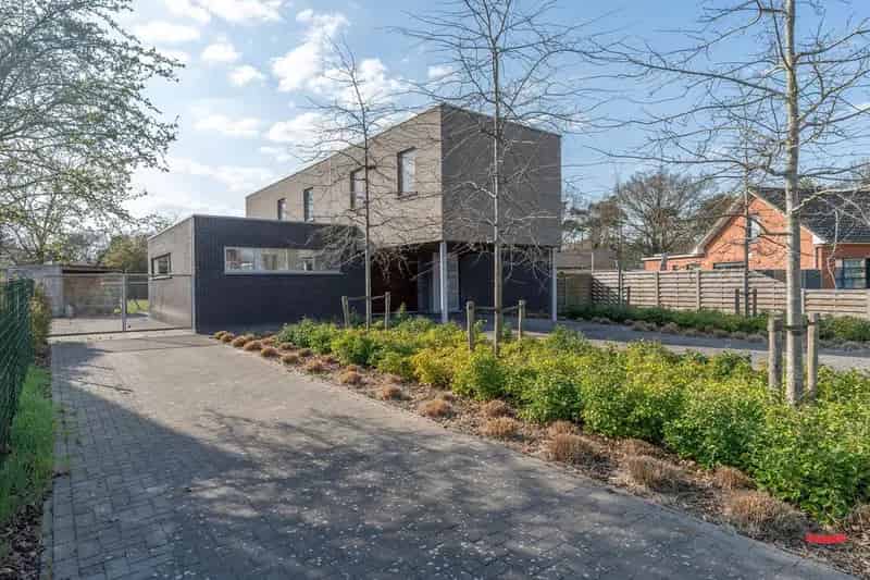 Moderne Villa te Huur met Zwembad en Poolhouse
