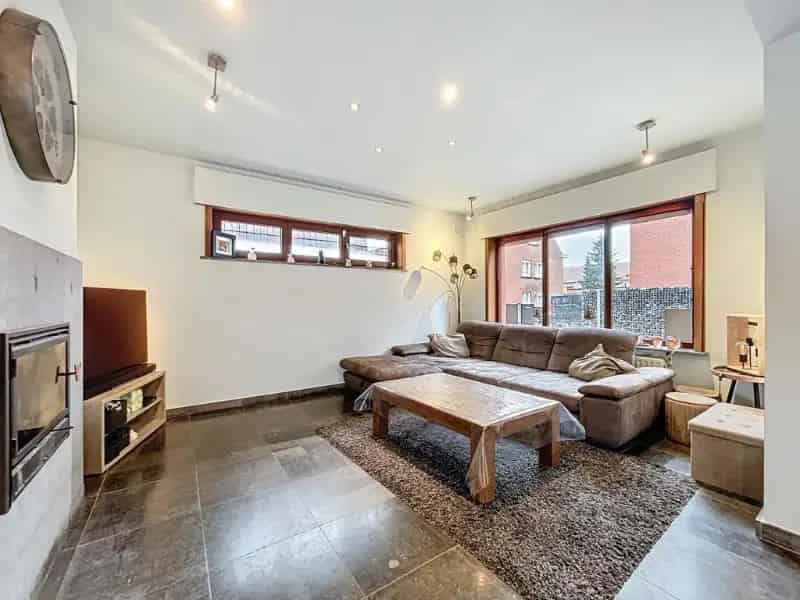 Huis te huur 5 slaapkamers polyvalente ruimte 300m² tuin jacuzzi