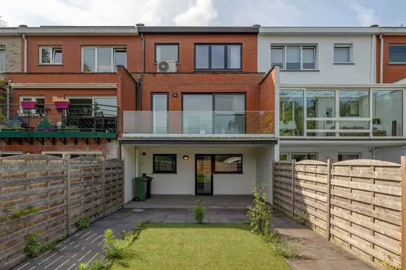 Woning met garage en tuin te Putte Kapellen