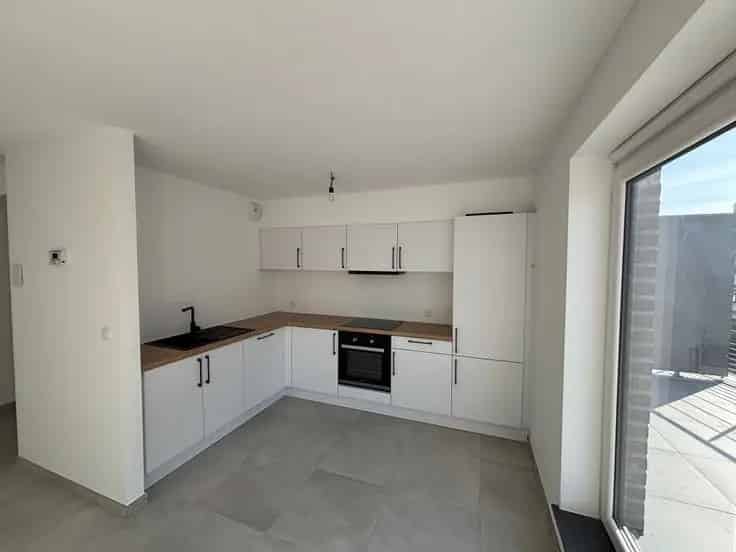 Penthouse te Koop: Luxe 2 Slaapkamers, Terras 25m², Parking