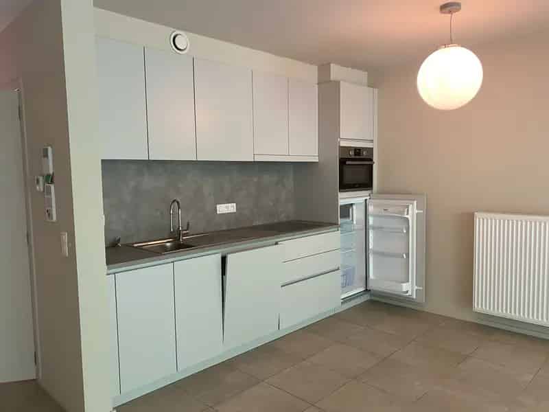 Serviceflat te huur in Veurne: 2 slaapkamers, terras en groene omgeving