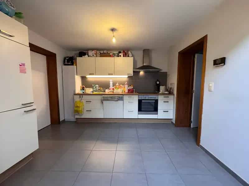 Ruime woning met tuin en magazijn atelier