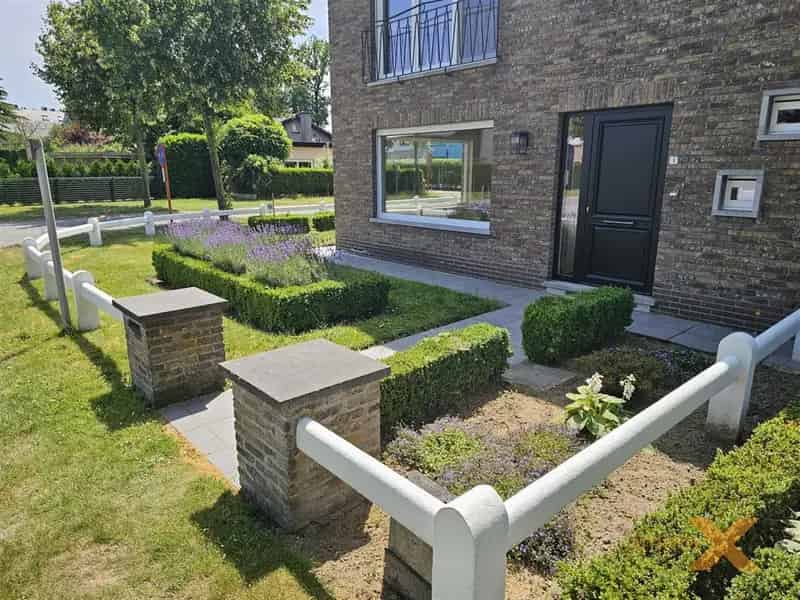 Huis te huur Lovendegem: Gerenoveerde halfopen bebouwing met garage