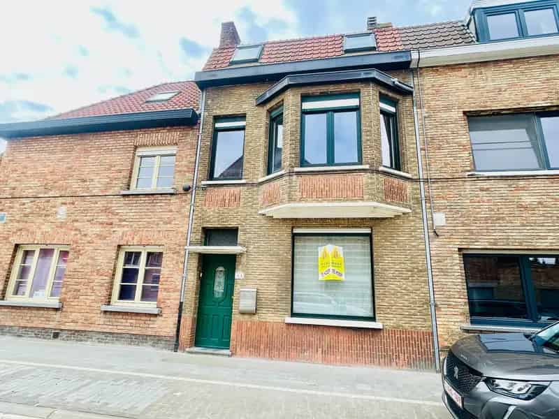 Ruim Burgerhuis met Garage en Zuidgerichte Tuin te Koop