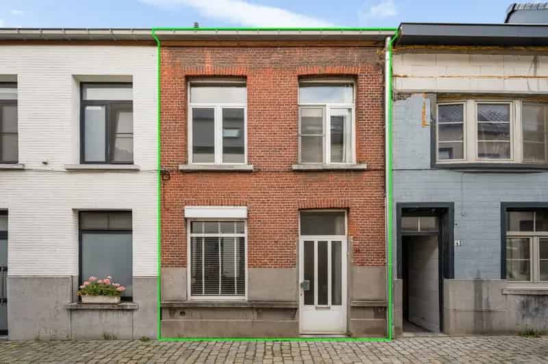Te renoveren woning met 3 slaapkamers en tuin te Lier