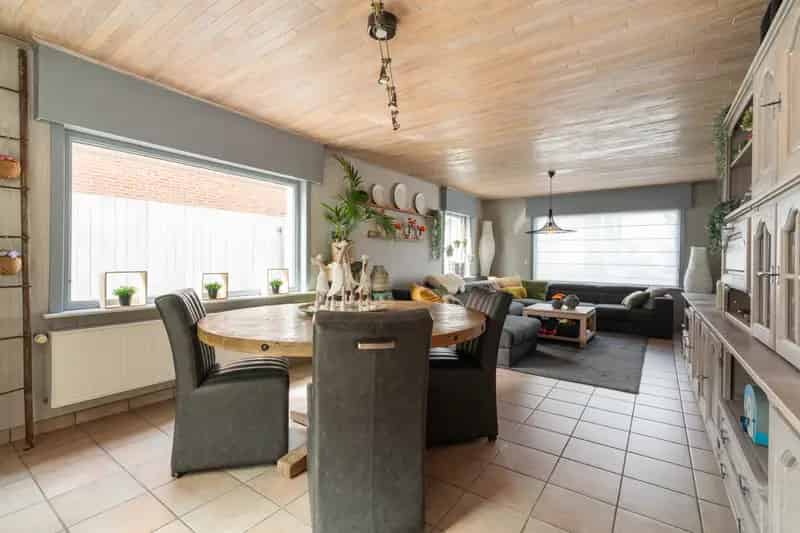 Huis te koop Aalter: Ruime halfopen bebouwing nabij centrum
