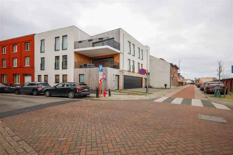 Appartement te koop met 3 slaapkamers en zonnig terras in Hemiksem