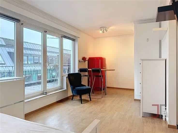 Studio te Koop Europese Wijk - Lichtrijk Penthouse met Terras